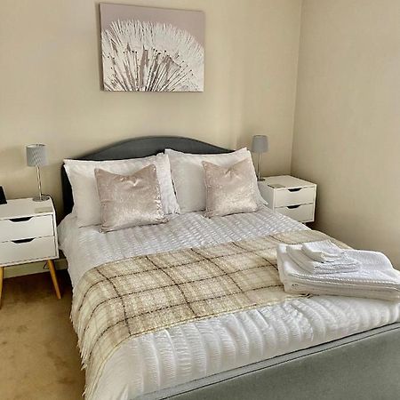 Lovely 2 Bedroom, 2 Bathroom House With Parking. 普里茅斯 外观 照片