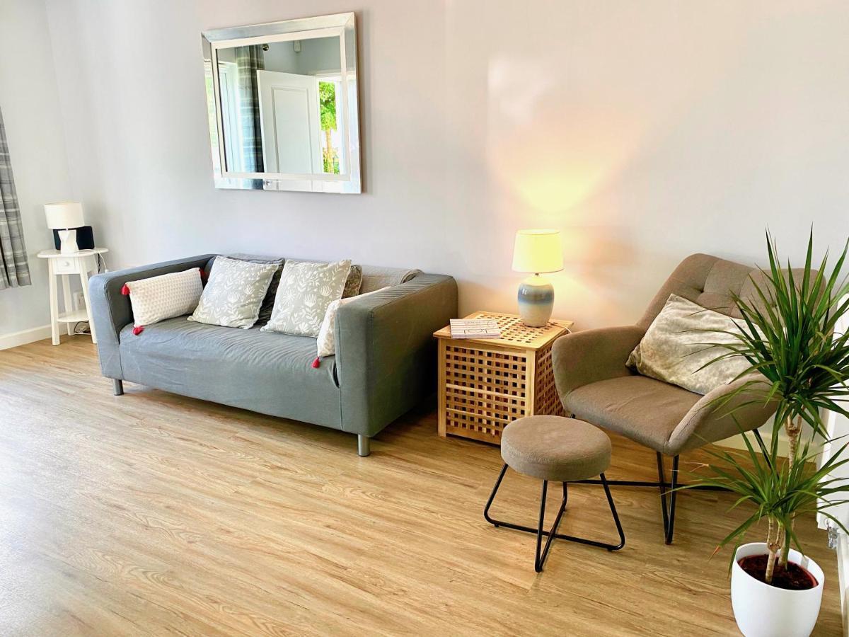 Lovely 2 Bedroom, 2 Bathroom House With Parking. 普里茅斯 外观 照片